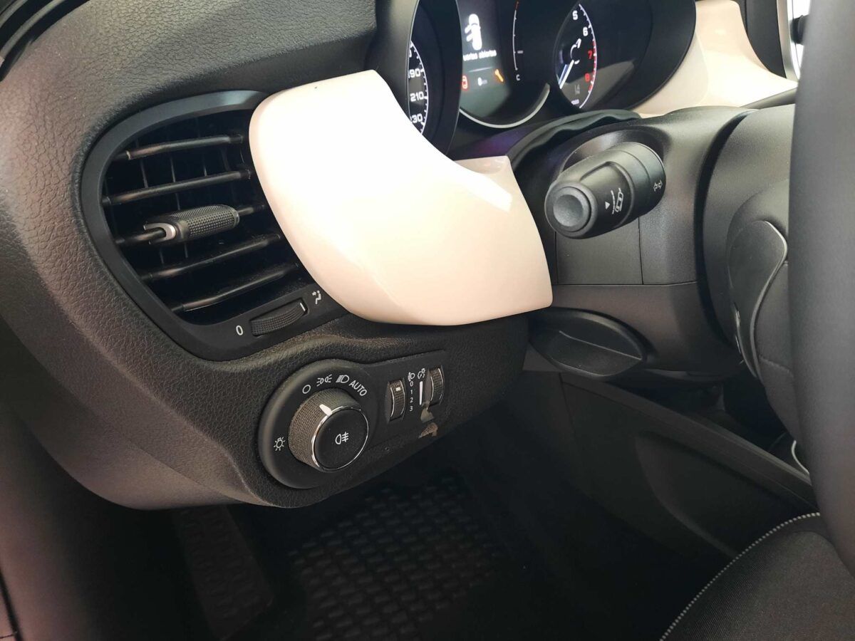 Fiat 500x urban 110 cv gasolina de km 0 interior