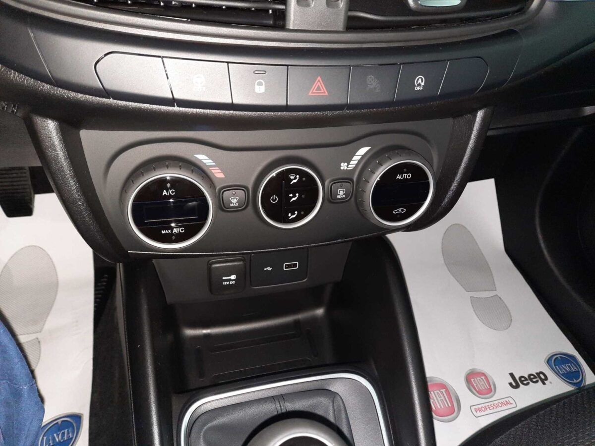 Fiat tipo 5 puertas 1.4 95 cv gasolina de km0 en color blanco