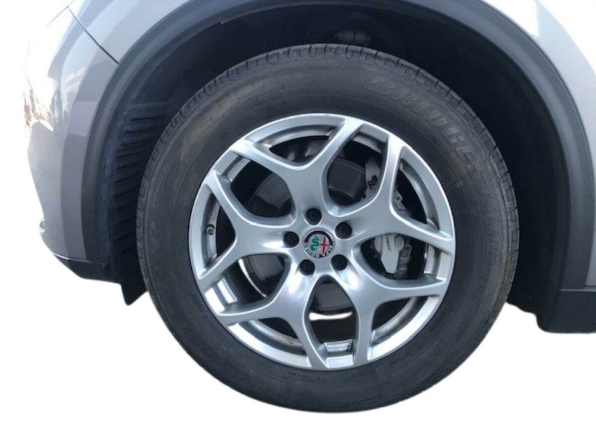 Alfa Romeo Stelvio executive gris 190cv de ocasión