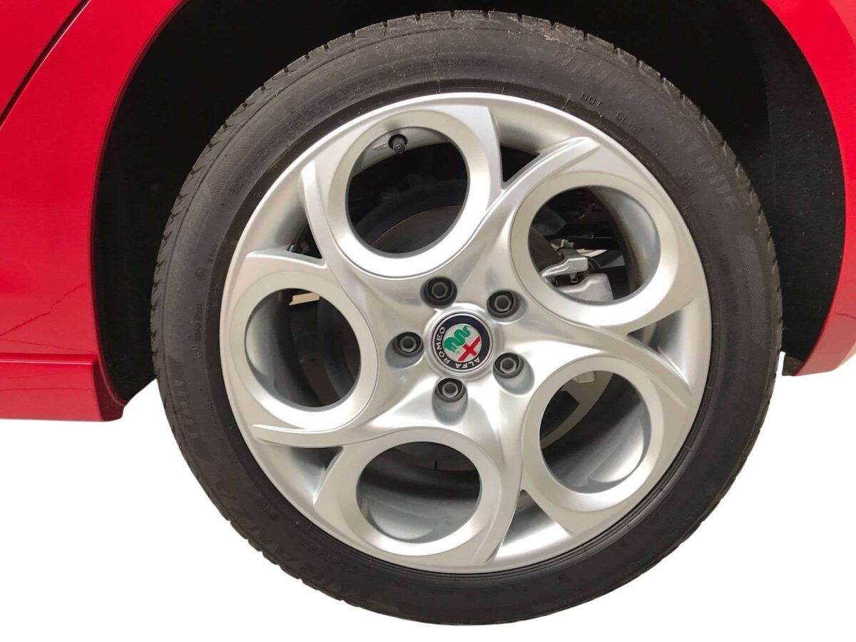 Alfa Romeo Giulietta 1.4 TB 120cv sport en color rojo de km0