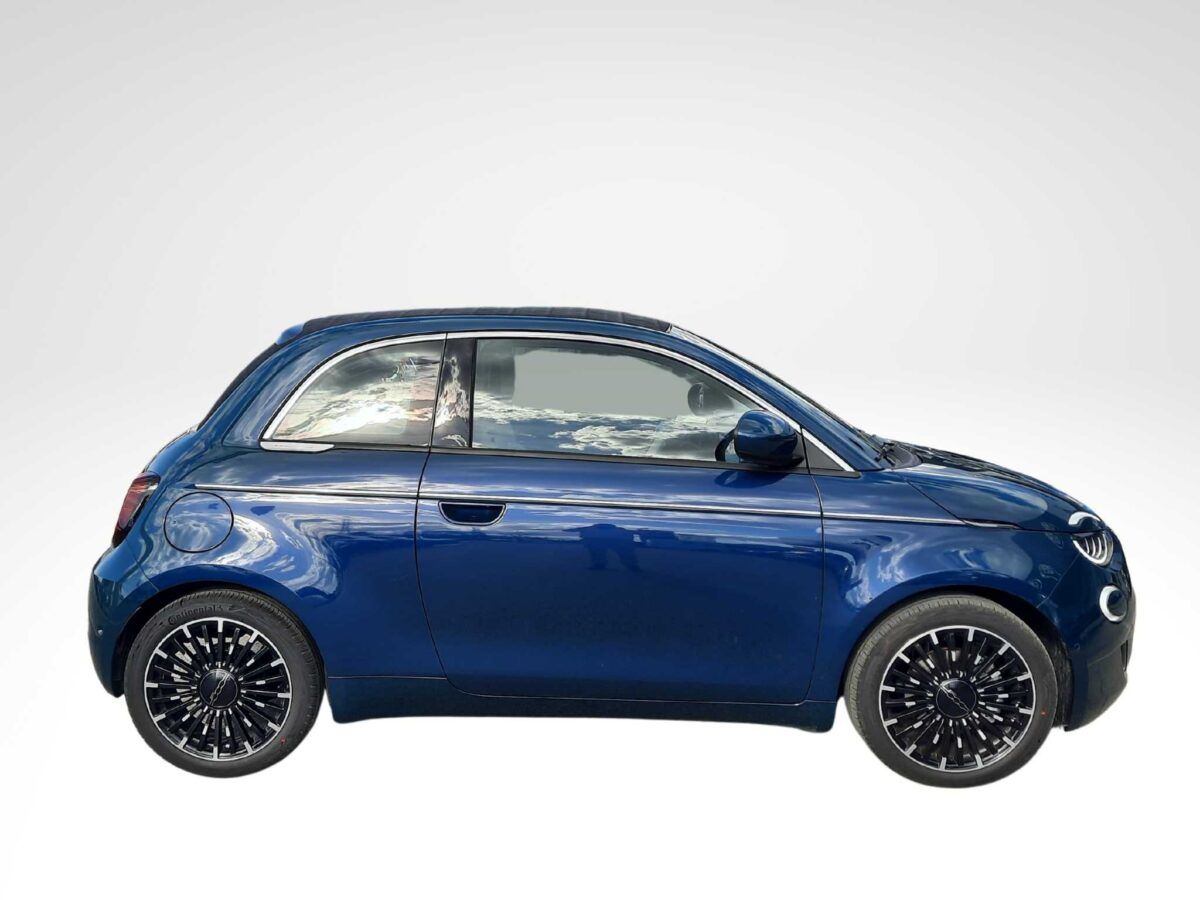 Fiat 500 eléctrico la prima, motor de 118 cv en color azul descapotable