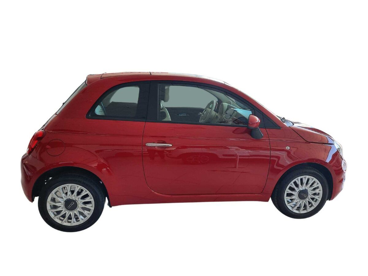 Fiat 500 híbrido GLp y gasolina, con motor 1.2 de 69cv con acabado Lounge en rojo de km0