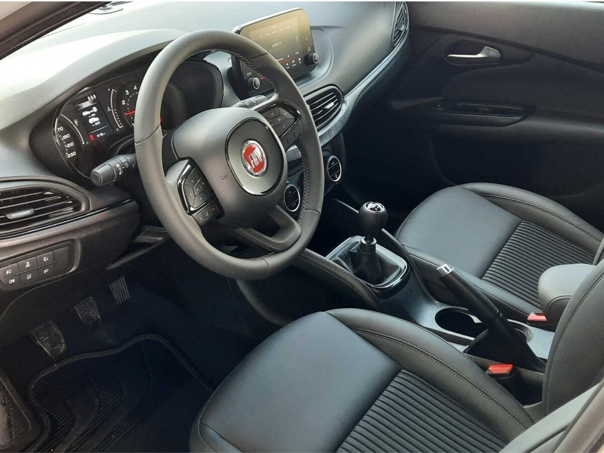 Fiat Tipo 5 puertas S-Design con motor 1.4 95 cv gasolina en color blanco de km0