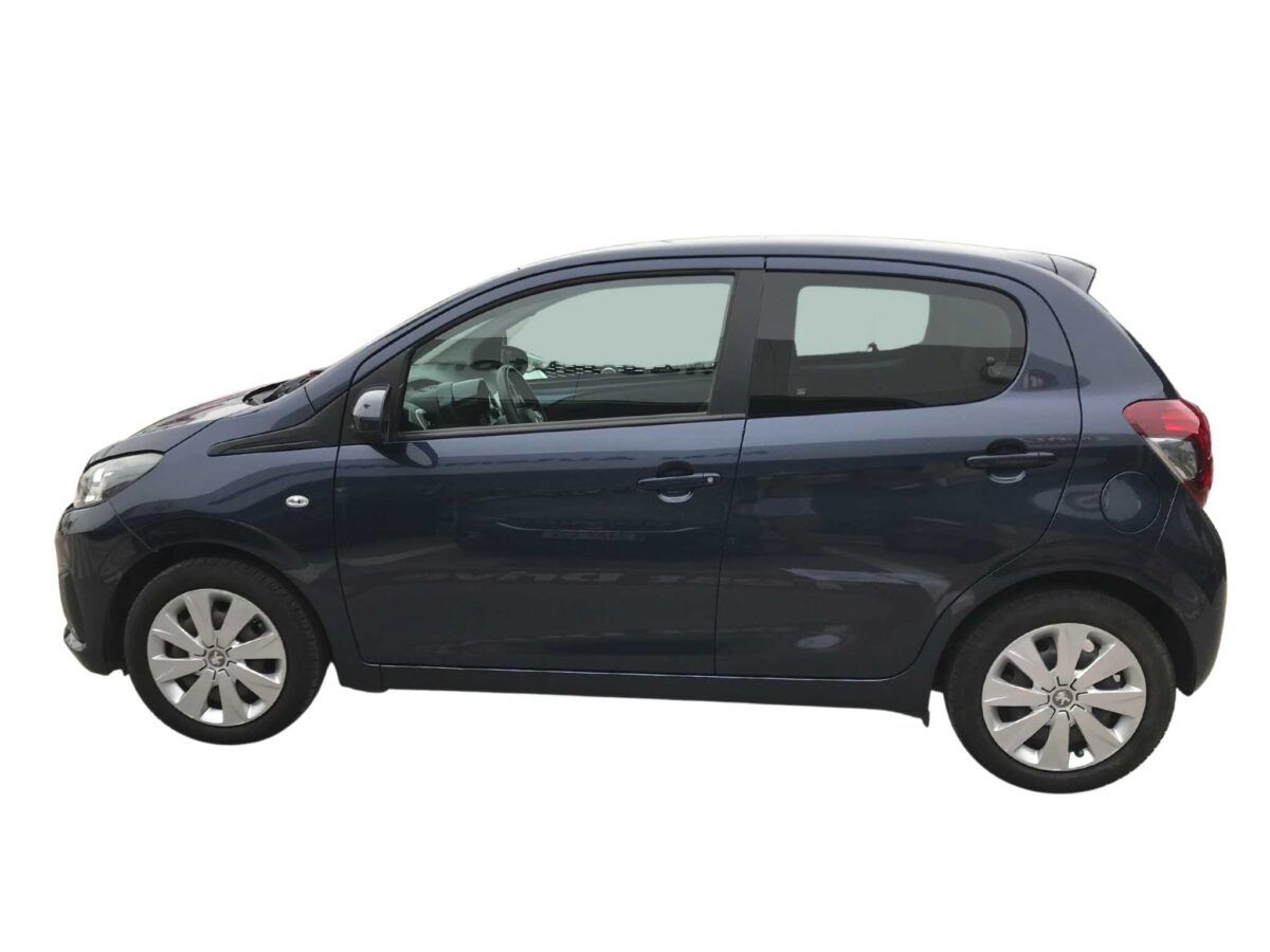 Coche Peugeot 108 1.2 PureTech 82 con motor gasolina de ocasión en color negro