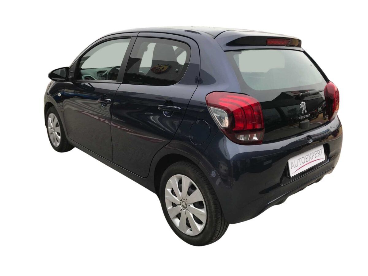 Coche Peugeot 108 1.2 PureTech 82 con motor gasolina de ocasión en color negro