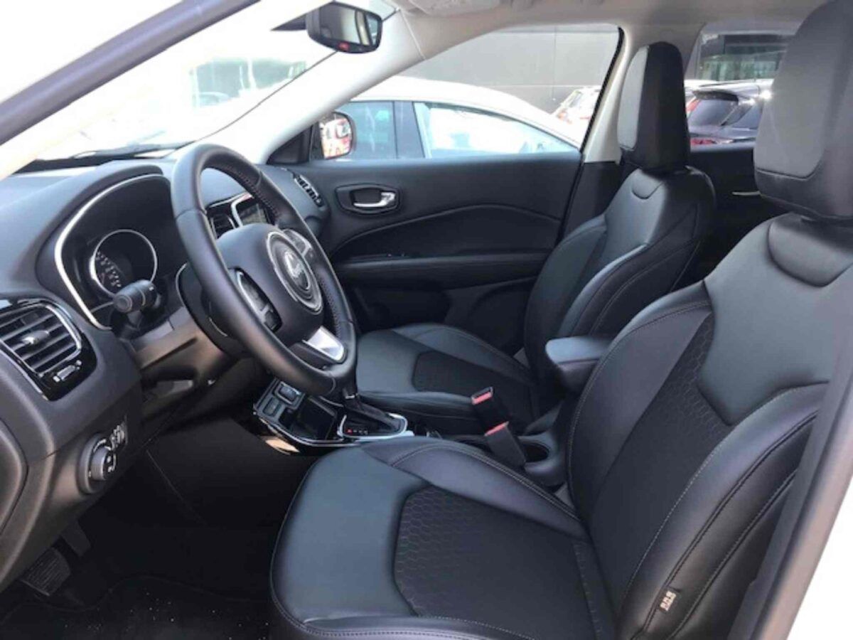 Jeep Compass Limited gasolina 1.3 150 cv de kim0 en color blanco