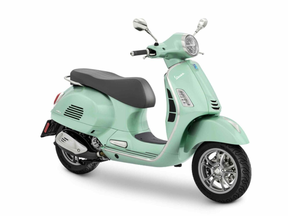 new vespa gts 300 verde 2023 en mas little italy