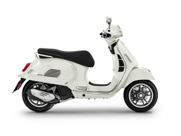 New Vespa GTS 125 SUPER en blanco, disponible en mas little italy madrid
